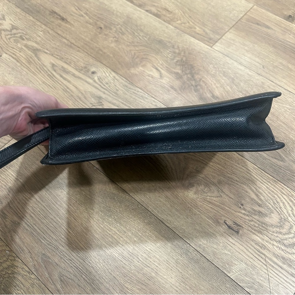 Louis Vuitton Selenga Taiga clutch / wristlet in black - Picture 4 of 12